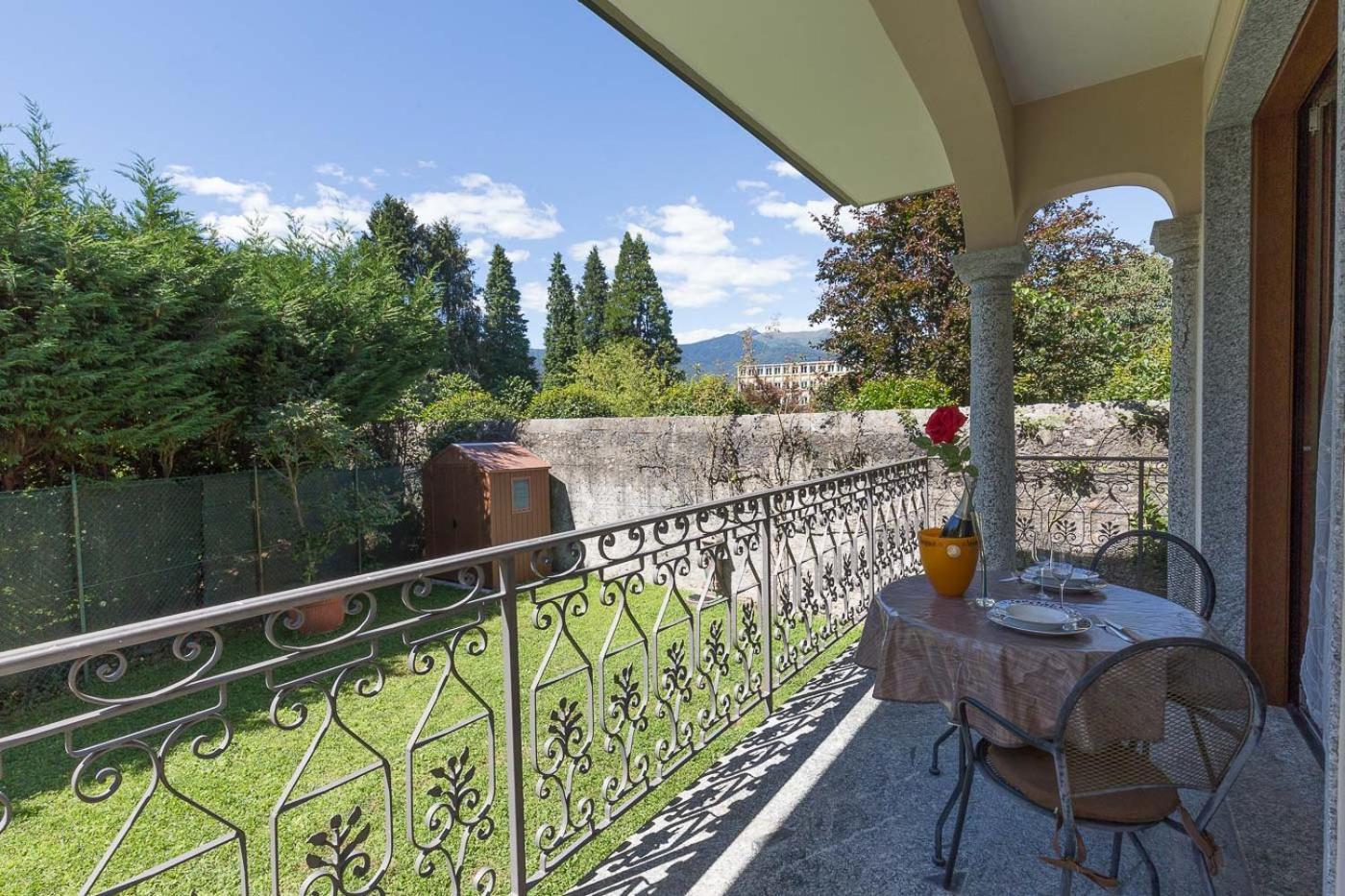 La Petite Dame - Lake Maggiore - 100 M From The Lake 韦尔巴尼亚 外观 照片
