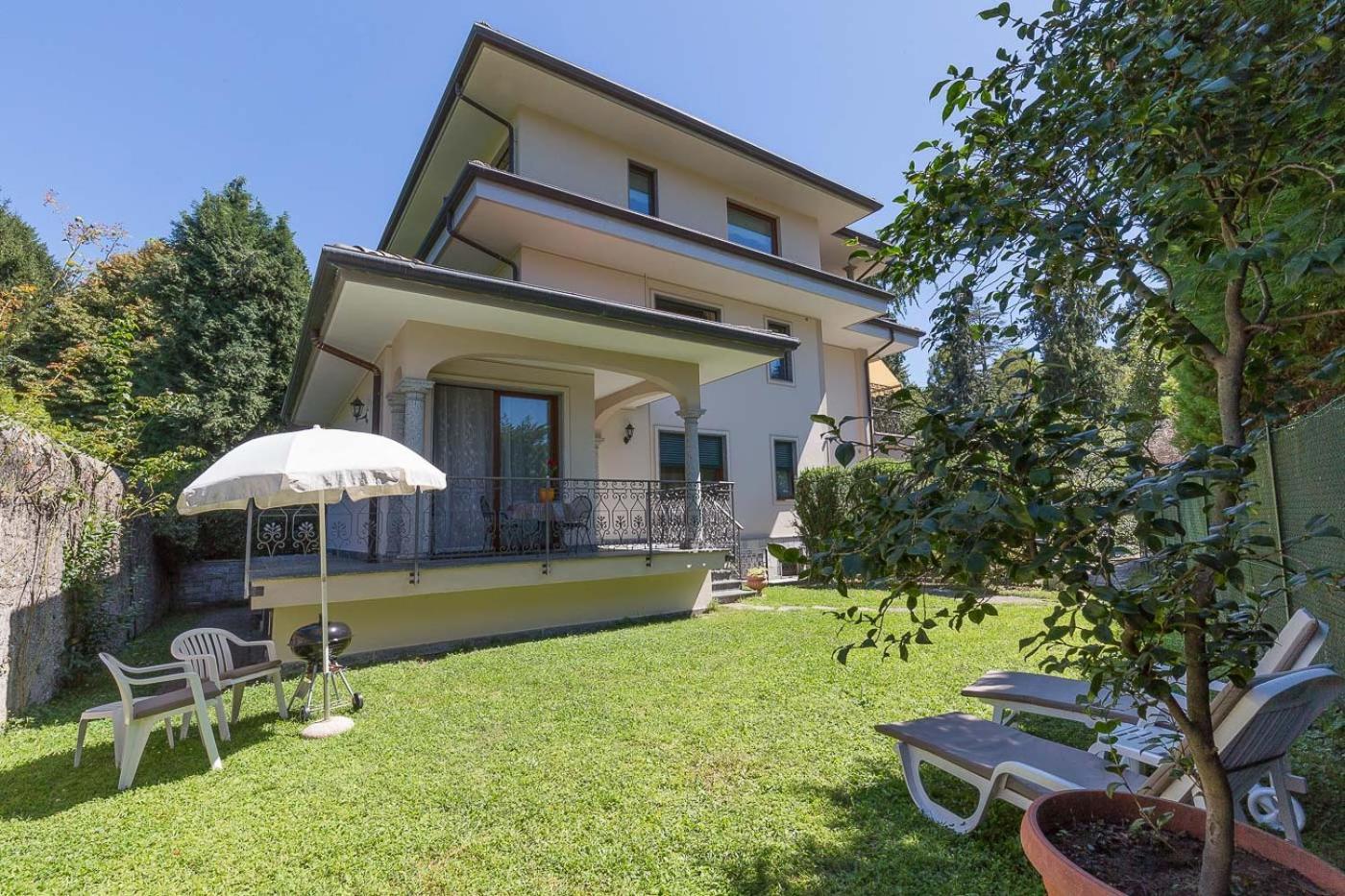 La Petite Dame - Lake Maggiore - 100 M From The Lake 韦尔巴尼亚 外观 照片